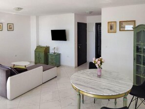 Dining - Apartment in Makarska With Garden (Makarska)