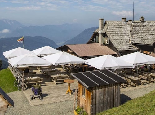 Bungalow by Lake Ossiach With Mountain Views