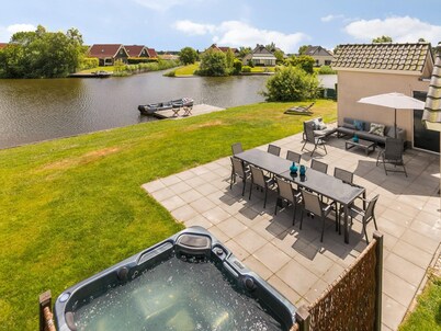 Family Home With Wellness and Tour Boat