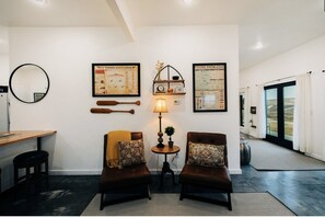 Interior - Rivers Edge Cottage! (Great Falls)