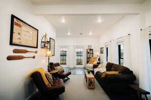 TV - Rivers Edge Cottage! (Great Falls)
