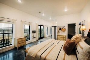 1 bedroom, WiFi, bed sheets - Rivers Edge Cottage! (Great Falls)