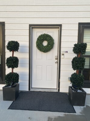 Exterior detail - Rivers Edge Cottage! (Great Falls)