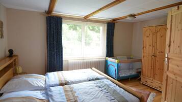 House | 5 bedrooms, individually furnished, iron/ironing board