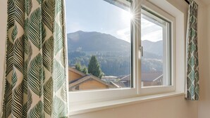 A room with a window overlooking a mountainous landscape. - Holiday Home in Niedernsill Near ski Area (Niedernsill)