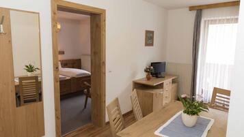 Apartment | 1 bedroom, bed sheets