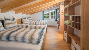 บ้านพัก | 3 ห้องนอน, เตารีด/โต๊ะรีดผ้า, ผ้าปูที่นอน