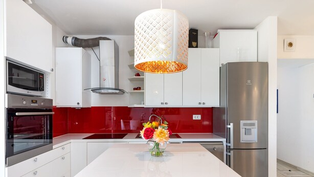 Private kitchen - Beachside Comfort in Split With Terrace (Split)