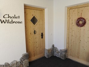 Chalet | Rezeption