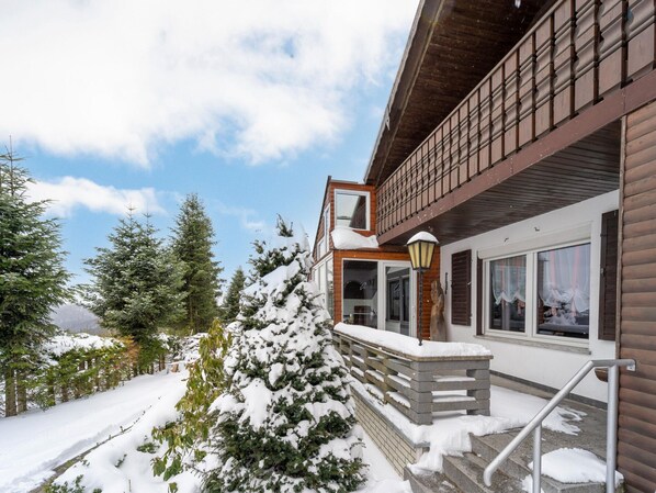 House | Exterior - Cozy Holiday Home With Terrace and Garden (Grossbreitenbach)