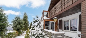 帶露台和花園的舒適度假屋