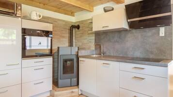 House | Private kitchen | Microwave, dishwasher, electric kettle, toaster