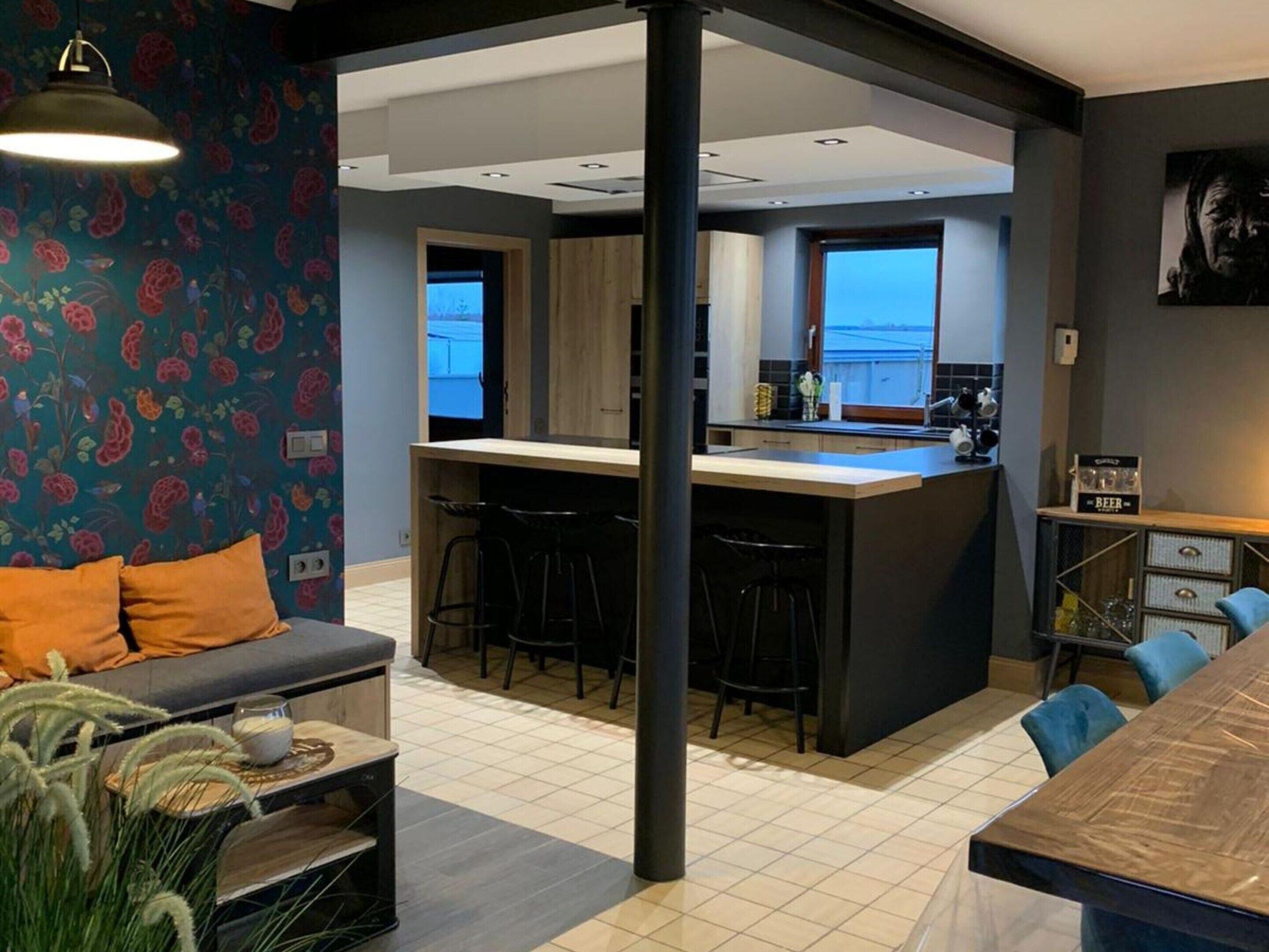 House | Private kitchen | Stovetop, electric kettle, toaster, highchair