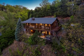 Exterior - Epic Family Cabin, Mtn Views, Hot Tub, Arcades 30min→Dollywood (Sevierville)