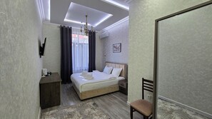 基础双人房（单人入住）, 1   张单人床 | 办公桌、隔音、免费 WiFi、床单