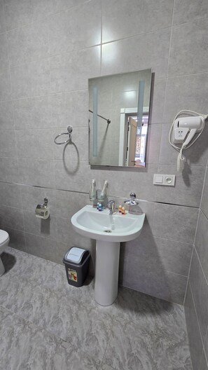 Bathroom shower - Old Station Hotel (Samarkand)