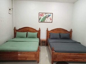 Standard 2 Beds for 4 people | 筆電工作空間、免費無線上網、床單