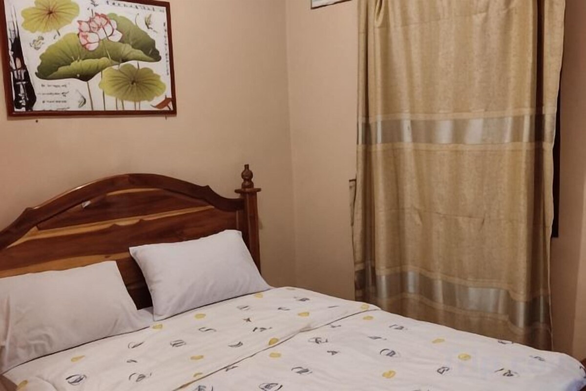 Laptop workspace, free WiFi, bed sheets