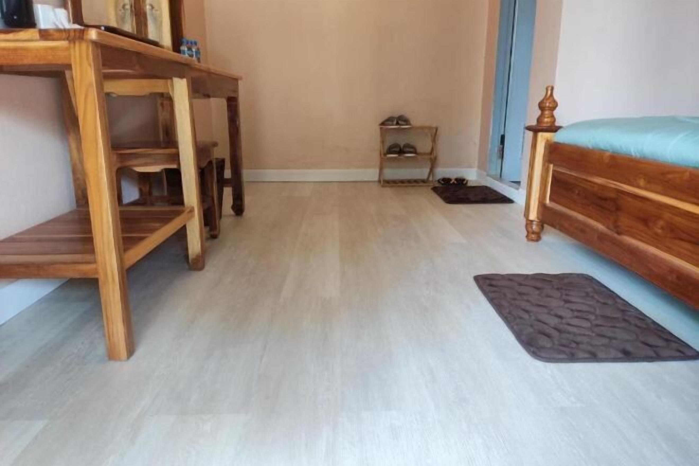 Espace de travail pour ordinateur portable, Wi-Fi gratuit, draps fournis