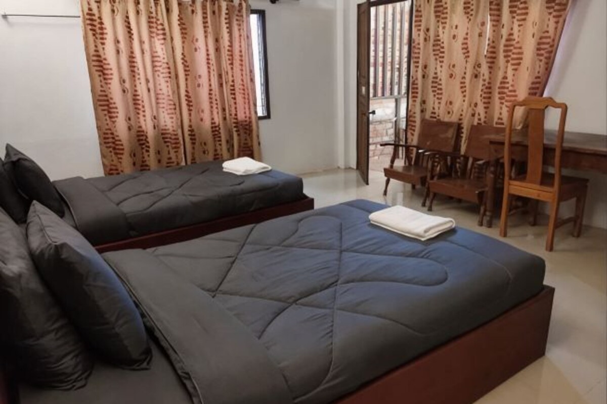 Laptop workspace, free WiFi, bed sheets