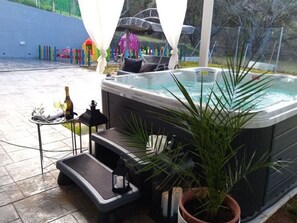 Exterior - Villa in Messonghi With Pool and Sea Nearby (Corfu)