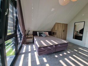 House | 4 bedrooms, individually furnished, bed sheets - Villa in Balk With Private Jetty on Slotermeer (Balk)