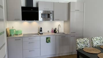 Frigorífic, microones, placa de cuina i rentaplats