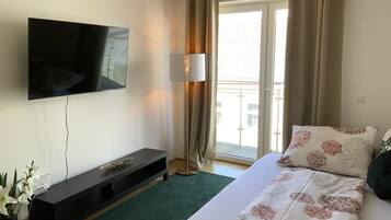 1 dormitori, escriptori, wifi gratuïta i roba de llit