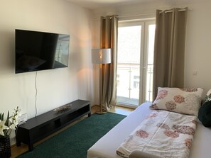1 bedroom, desk, free WiFi, bed sheets
