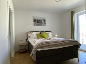 1 dormitorio, escritorio, wifi gratis y ropa de cama