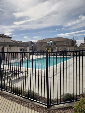 Pool - Lovely Gated Community house is the Inland Empire (Rialto)