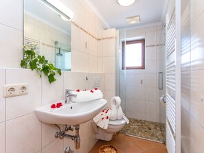 Apartment | Bathroom