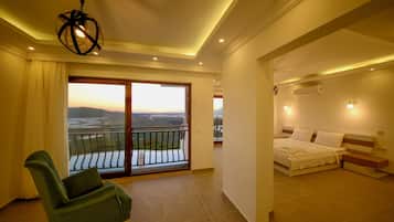 5 bedrooms, Egyptian cotton sheets, premium bedding, down duvets
