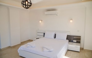 5 bedrooms, Egyptian cotton sheets, premium bedding, down comforters - Asfiya Villas (Kas)
