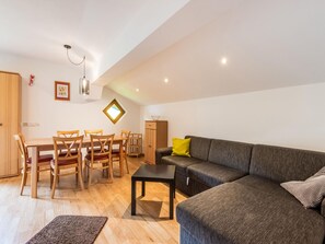 Apartment | Dining