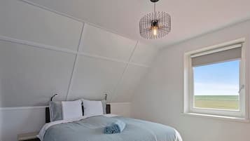 House | 6 bedrooms, bed sheets
