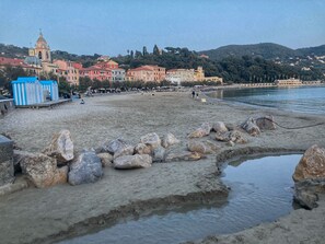 Chaises longues, serviettes de plage