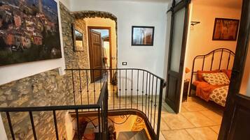 3 camere, una scrivania, Wi-Fi gratuito, lenzuola