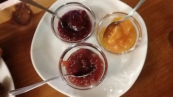 Colazione a base di specialità locali inclusa, servita tutte le mattine