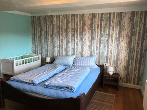 5 bedrooms, individually furnished, iron/ironing board, bed sheets