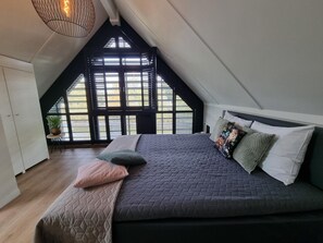 House | 4 bedrooms, individually furnished, bed sheets - Villa in Balk With Private Jetty (Balk)