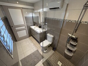 Shower, bidet, towels, soap - Familievriendelijk (Maçanet de la Selva)