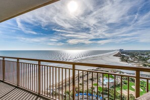 Property grounds - Impeccable 18th Floor Oceanfront Condo at North Beach Resort - $300 FREE Activities Daily (North Myrtle Beach)