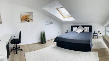 3 bedrooms, desk, iron/ironing board, free WiFi