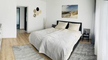 3 bedrooms, desk, iron/ironing board, free WiFi