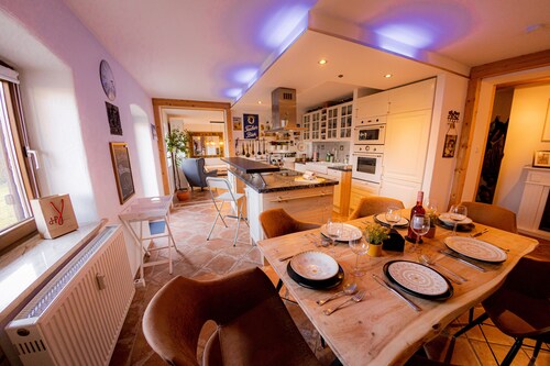 At the foot of the Alps ❖ 10 minutes from Salzburg ❖ Garden ❖ Sauna ❖ Home cinema