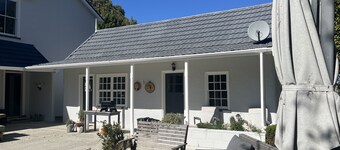 Newfields Country Retreat - incl bfst