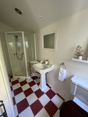 Hair dryer, towels, soap, toilet paper - Newfields Country Retreat - incl bfst (Sefton)