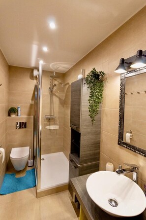 Apartment | Bathroom | Towels