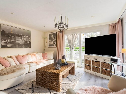 Chalet Near De Braakman Nature Reserve